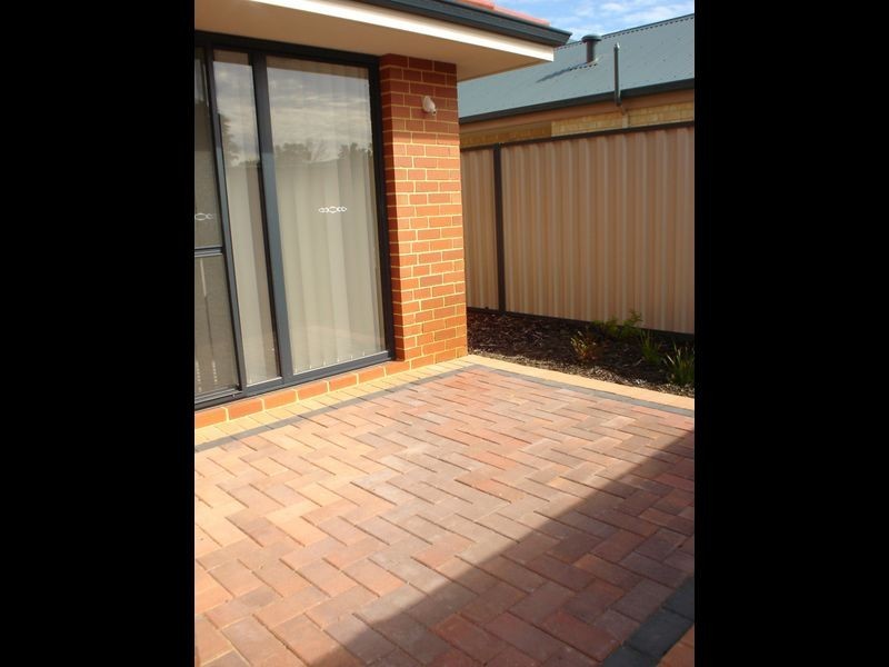8/59-71 Little John Road Cnr Lowanna w, Armadale WA 6112