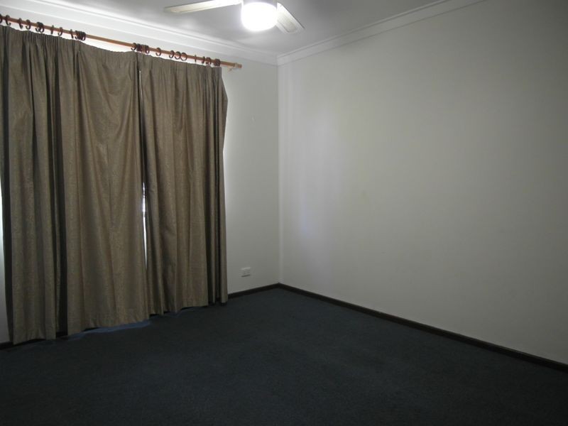 15 Selsdon Road, Camillo WA 6111