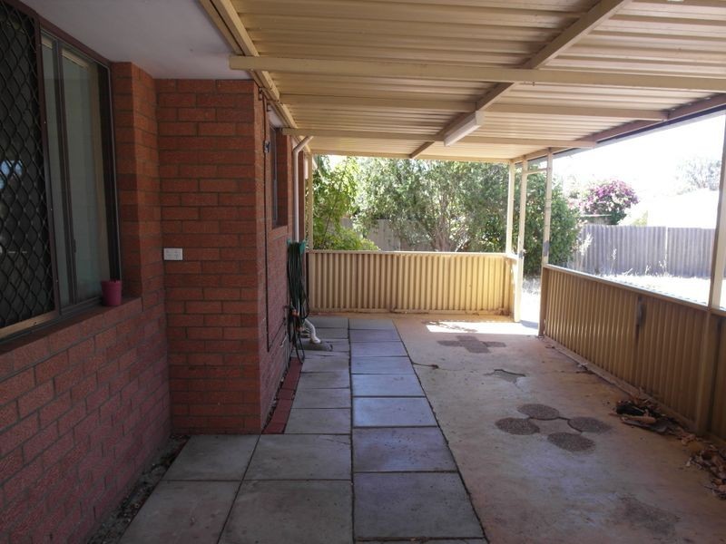 15 Selsdon Road, Camillo WA 6111
