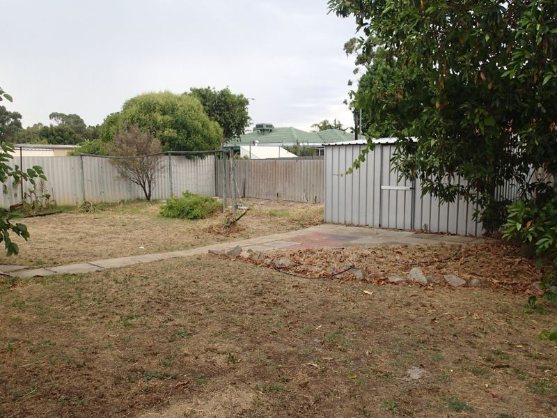 12 Coachwood Way, Maddington WA 6109