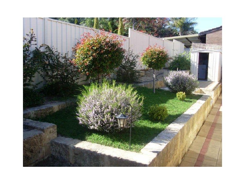 41 Derry Ave, Mount Nasura WA 6112