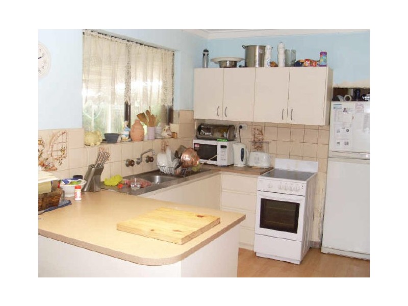 4 Hibiscus Road, Maddington WA 6109