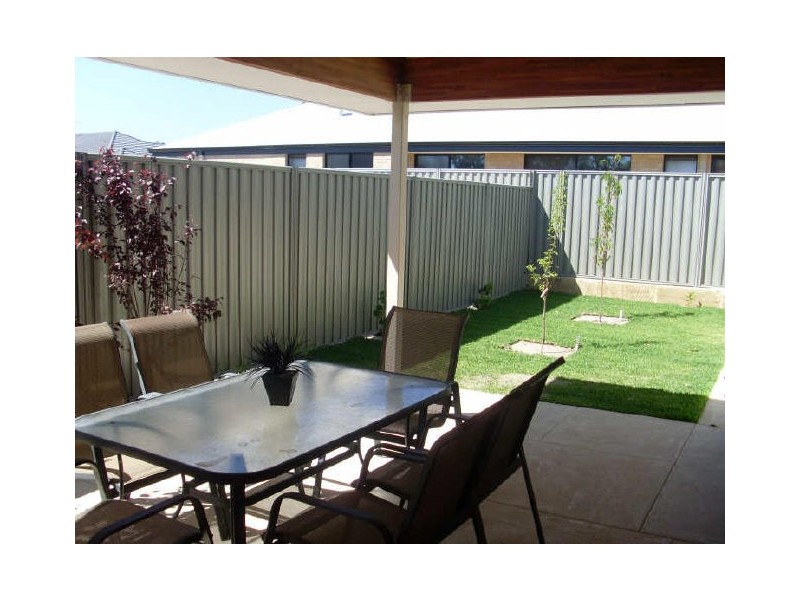 76 Broadway Blvd, Piara Waters WA 6112