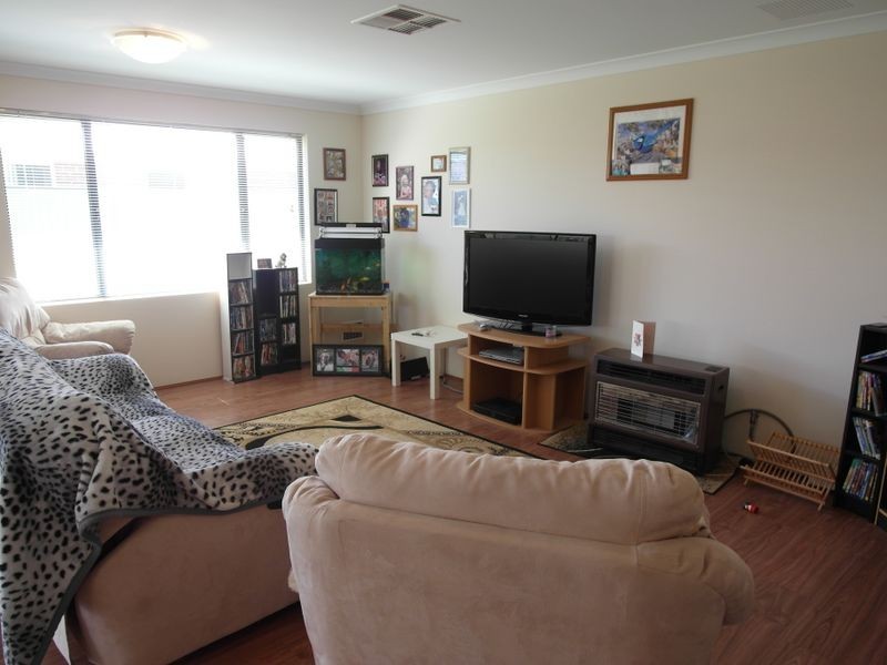 35 Diamantina Blvd, Darling Downs WA 6122