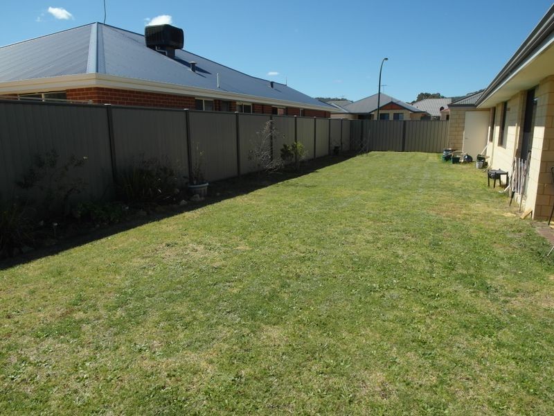 35 Diamantina Blvd, Darling Downs WA 6122