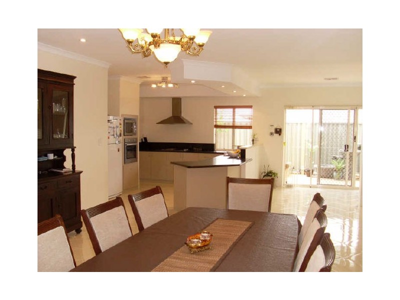 14 Temple Way, Piara Waters WA 6112