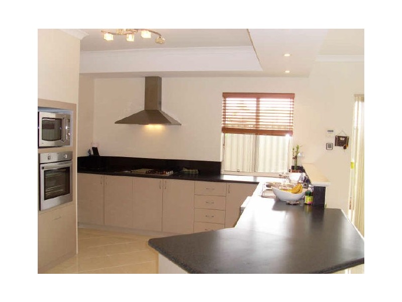 14 Temple Way, Piara Waters WA 6112