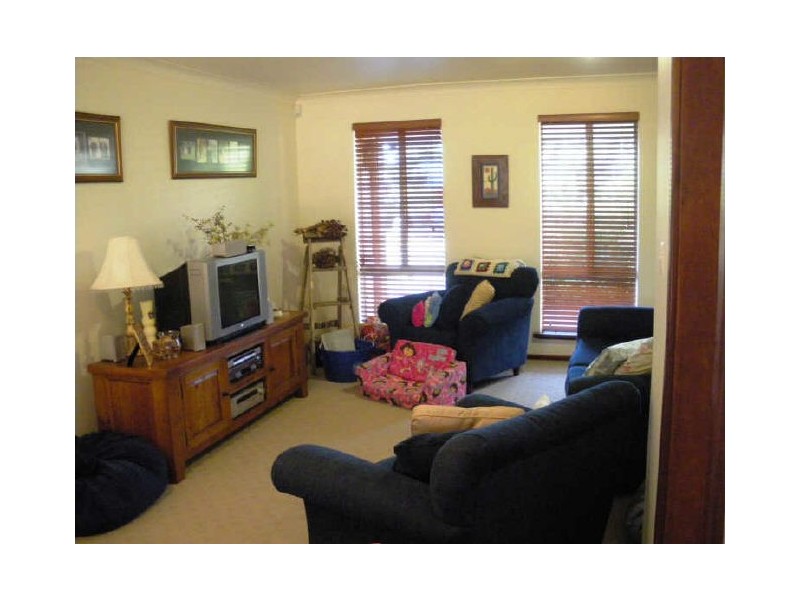 24 Wooramel Cres, Gosnells WA 6110