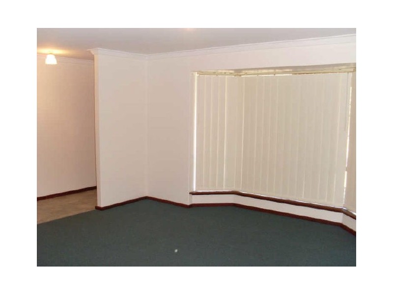 4 Walker Place, Gosnells WA 6110