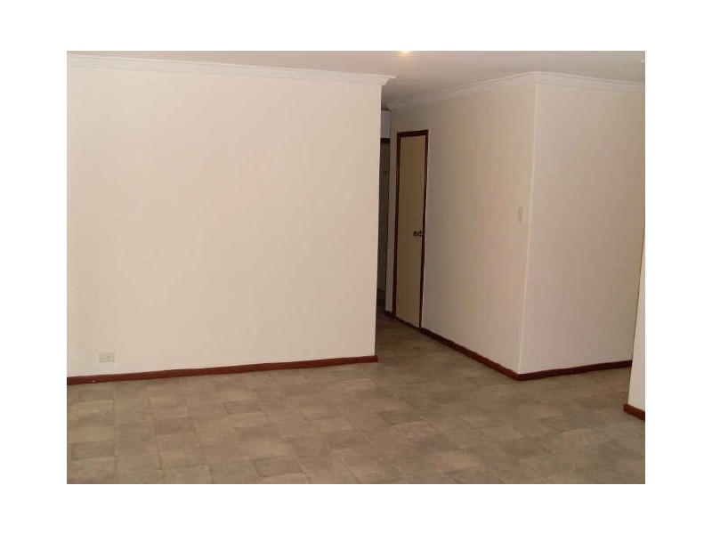 4 Walker Place, Gosnells WA 6110