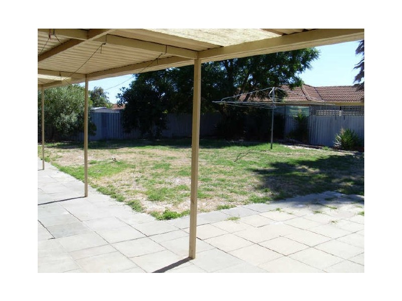 4 Walker Place, Gosnells WA 6110