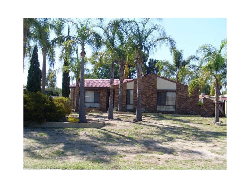 4 Warren Street, Gosnells WA 6110