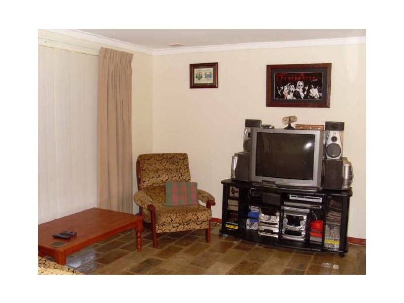 4 Warren Street, Gosnells WA 6110