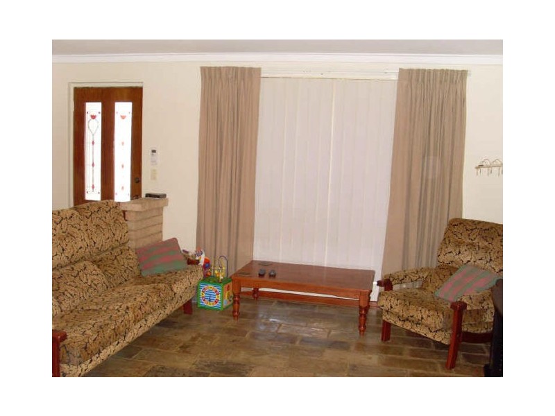 4 Warren Street, Gosnells WA 6110