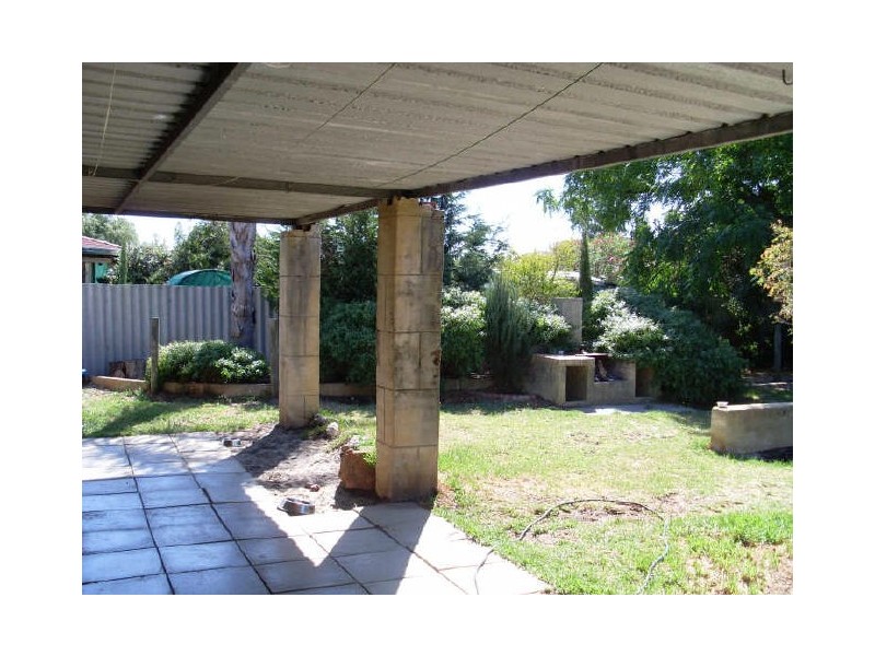 4 Warren Street, Gosnells WA 6110