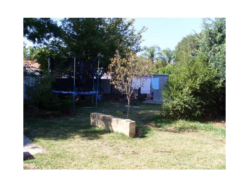 4 Warren Street, Gosnells WA 6110