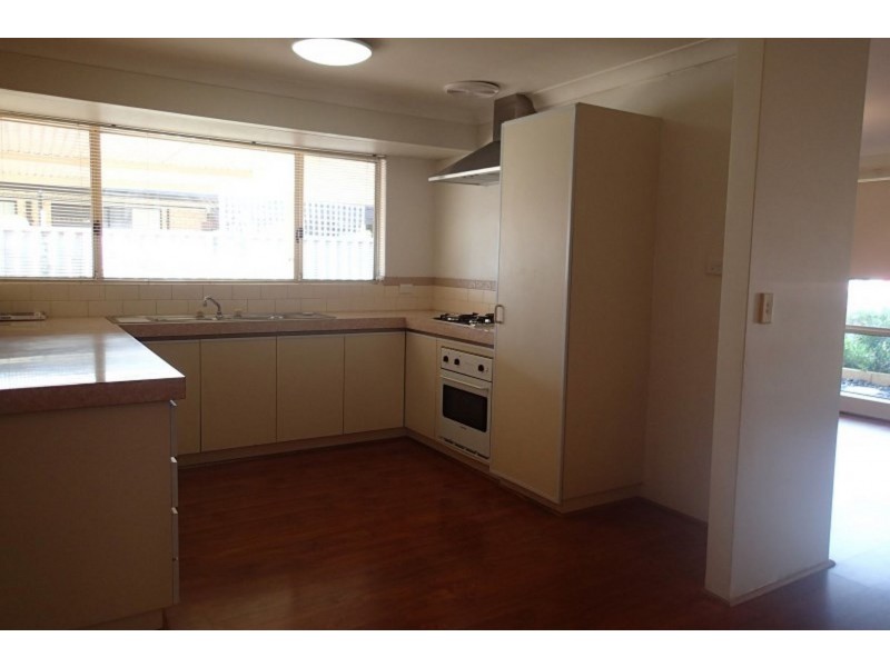 11 Mackay Crescent, Gosnells WA 6110