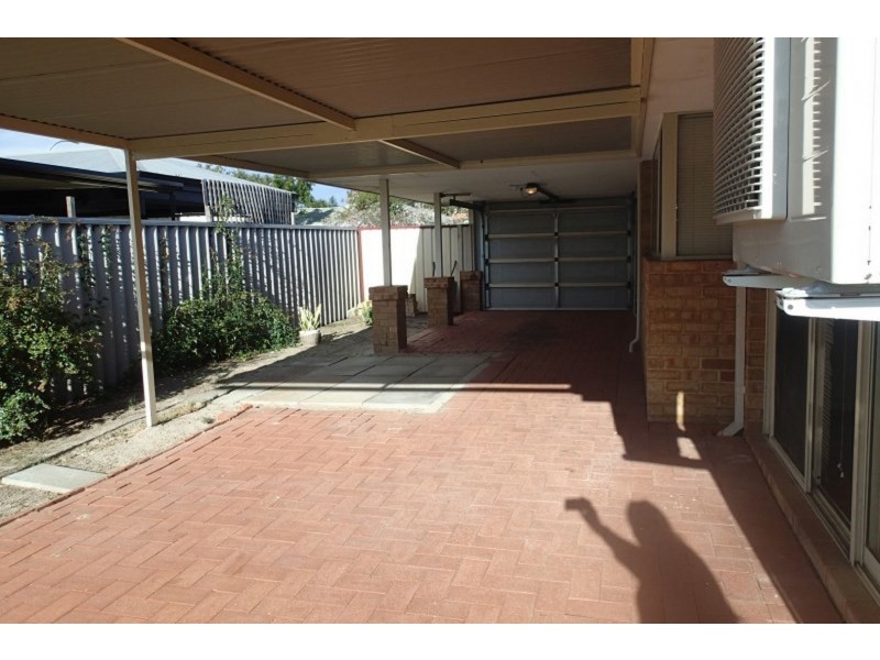 11 Mackay Crescent, Gosnells WA 6110