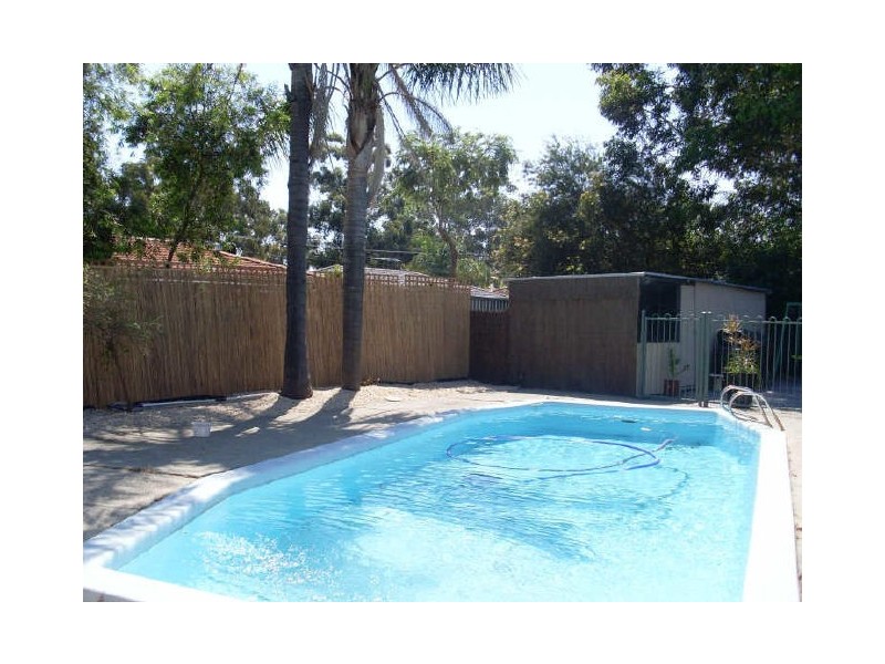 12 Hibiscus Road, Maddington WA 6109