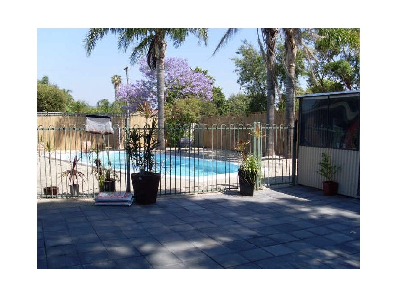 12 Hibiscus Road, Maddington WA 6109