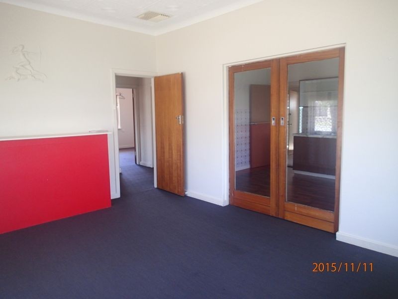 209 Wharf street, Queens Park WA 6107