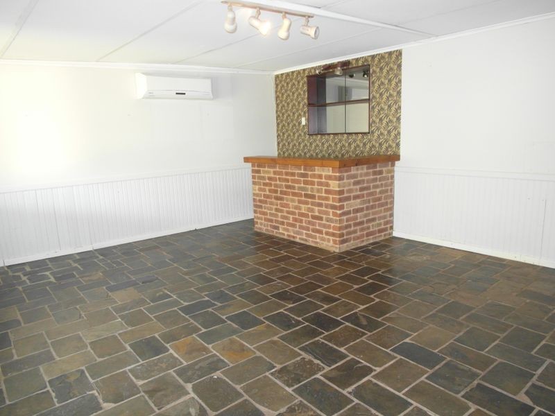 15 Longfield Road, Maddington WA 6109