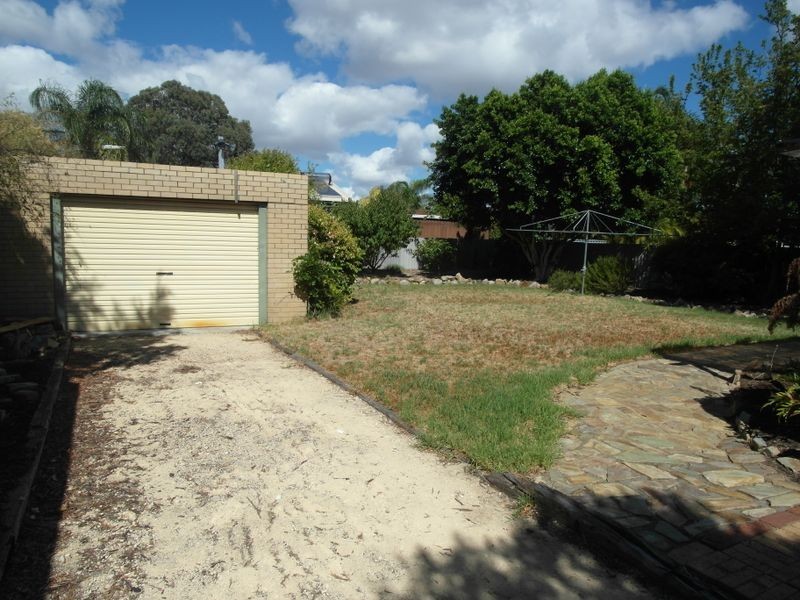 15 Longfield Road, Maddington WA 6109