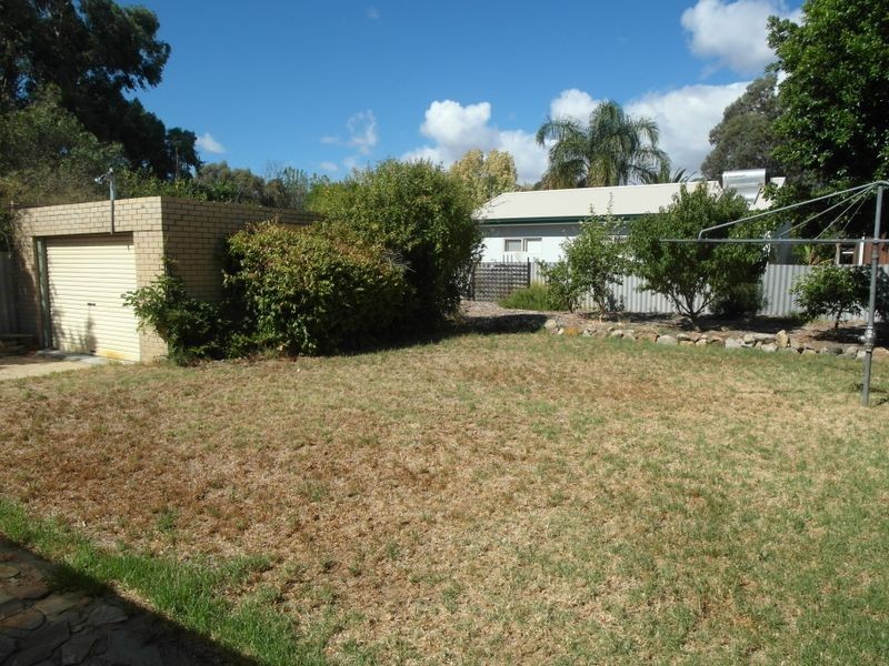 15 Longfield Road, Maddington WA 6109