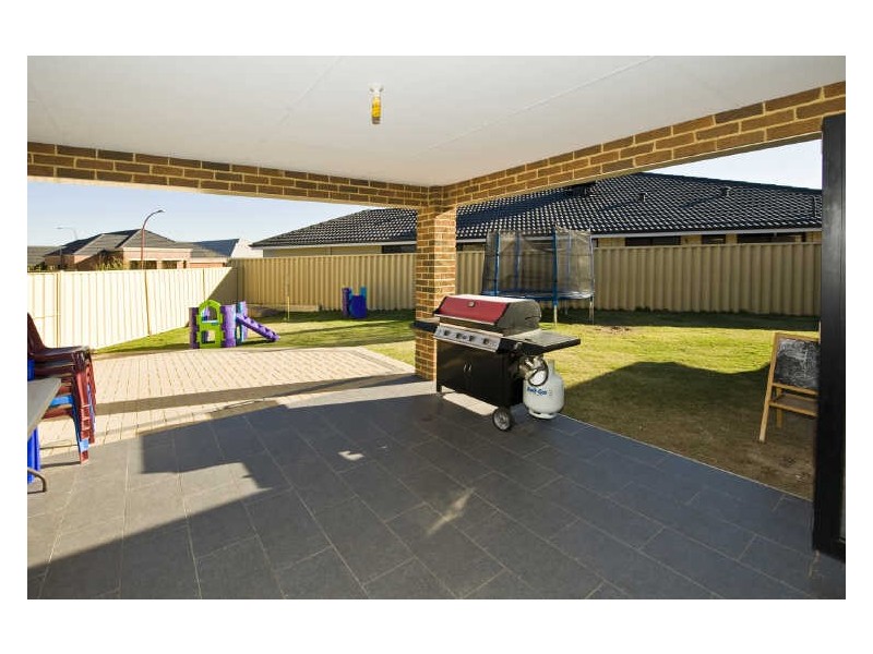 13 Fridayhill Drive, Southern River WA 6110