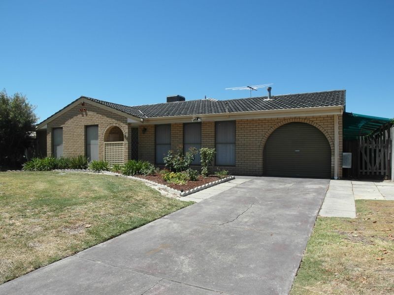 12 Coachwood Way, Maddington WA 6109