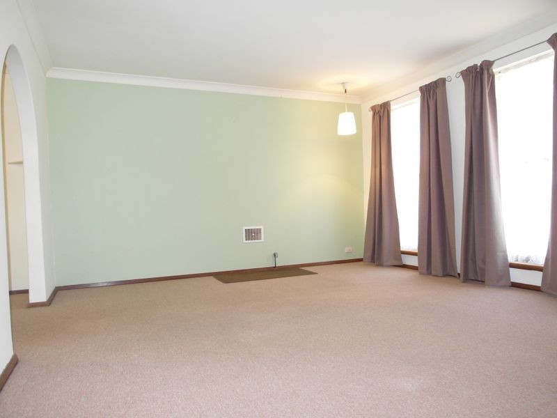 12 Coachwood Way, Maddington WA 6109