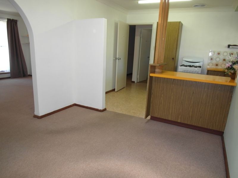 12 Coachwood Way, Maddington WA 6109