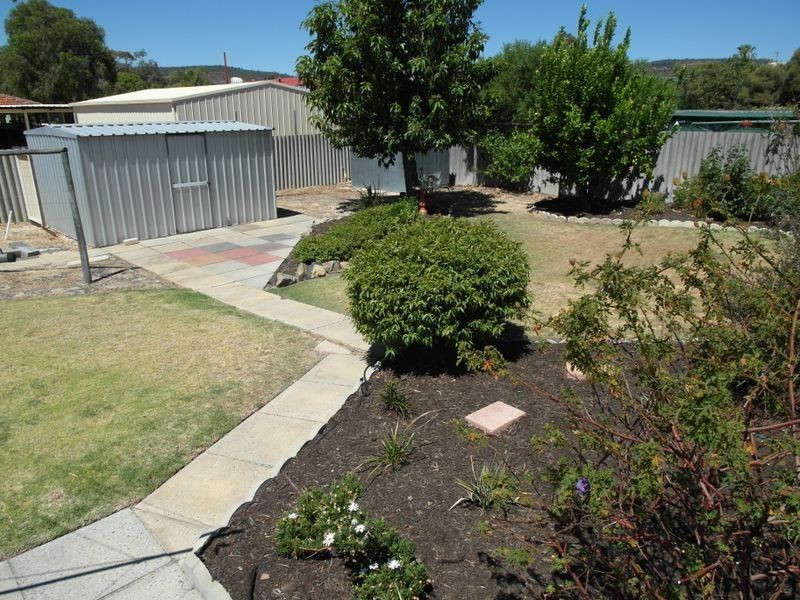 12 Coachwood Way, Maddington WA 6109