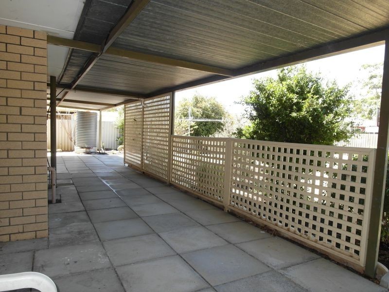 12 Coachwood Way, Maddington WA 6109