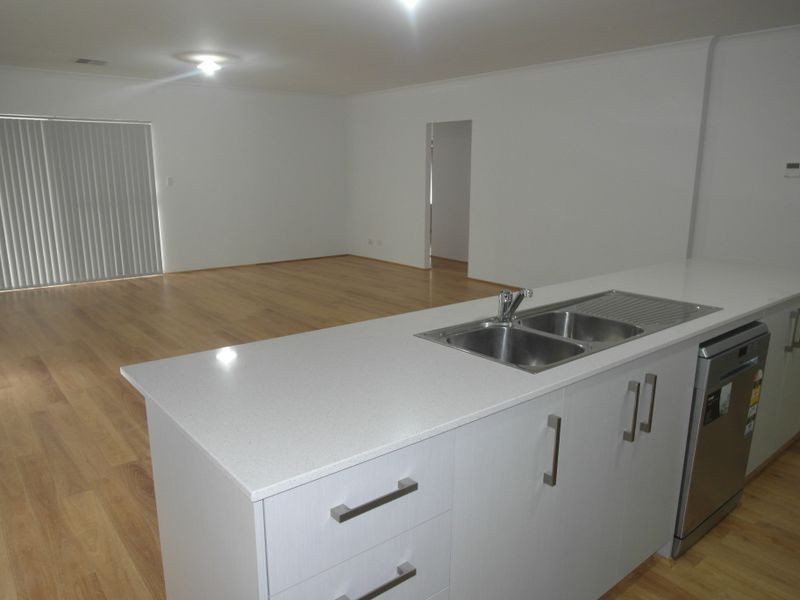 72 Cumbine Loop, Martin WA 6110