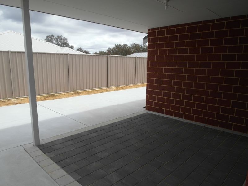 72 Cumbine Loop, Martin WA 6110