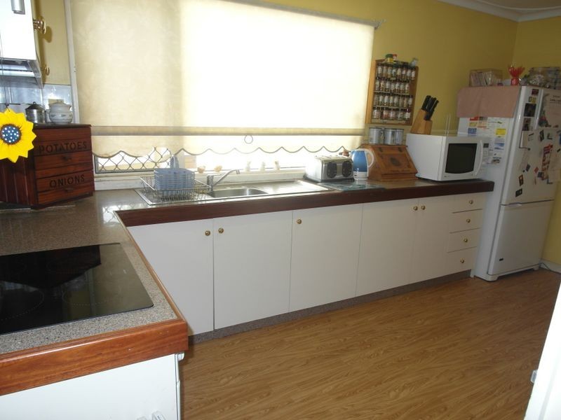 6 Robina Road, Gosnells WA 6110