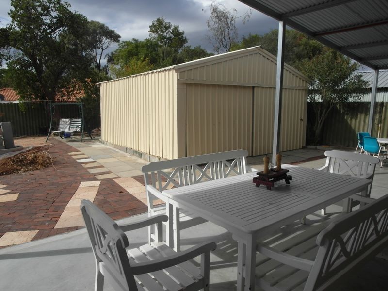 6 Robina Road, Gosnells WA 6110