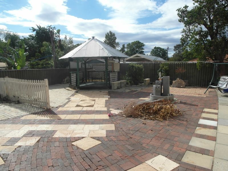 6 Robina Road, Gosnells WA 6110