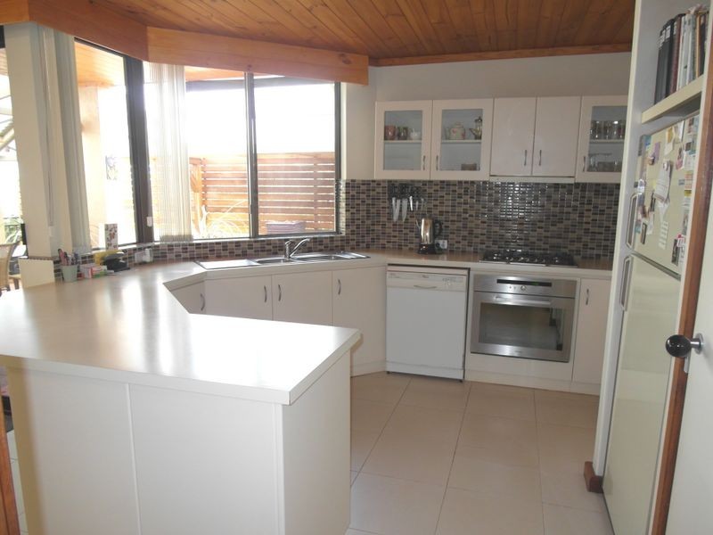 17 Carina Circle, Halls Head WA 6210