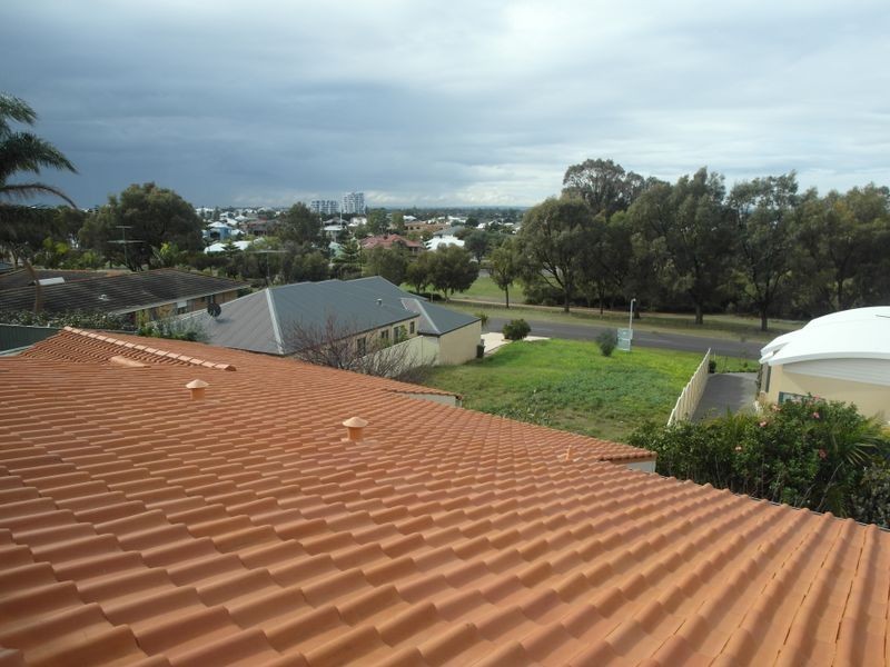 17 Carina Circle, Halls Head WA 6210