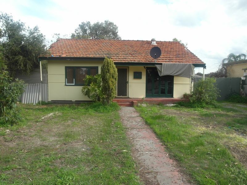 13 Virginia Ave, Maddington WA 6109