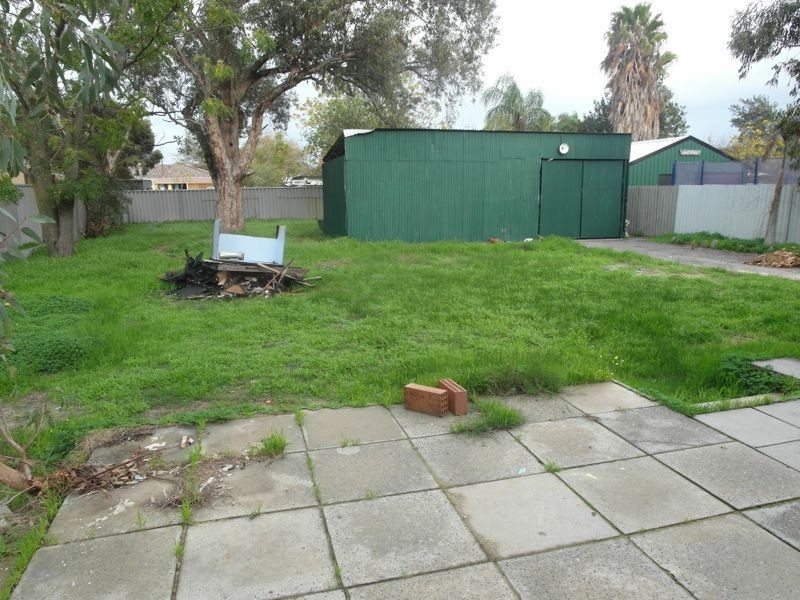 13 Virginia Ave, Maddington WA 6109