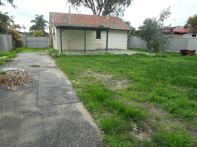 13 Virginia Ave, Maddington WA 6109