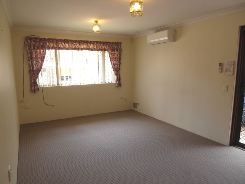 8/24 Southdown Place, Thornlie WA 6108