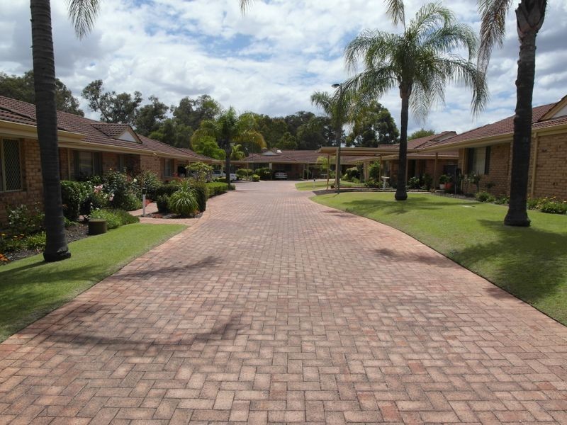 8/24 Southdown Place, Thornlie WA 6108