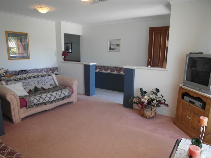 10 Piesse Place, Seville Grove WA 6112