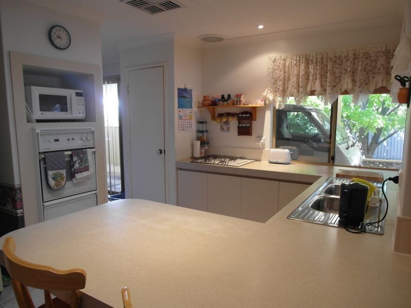 10 Piesse Place, Seville Grove WA 6112