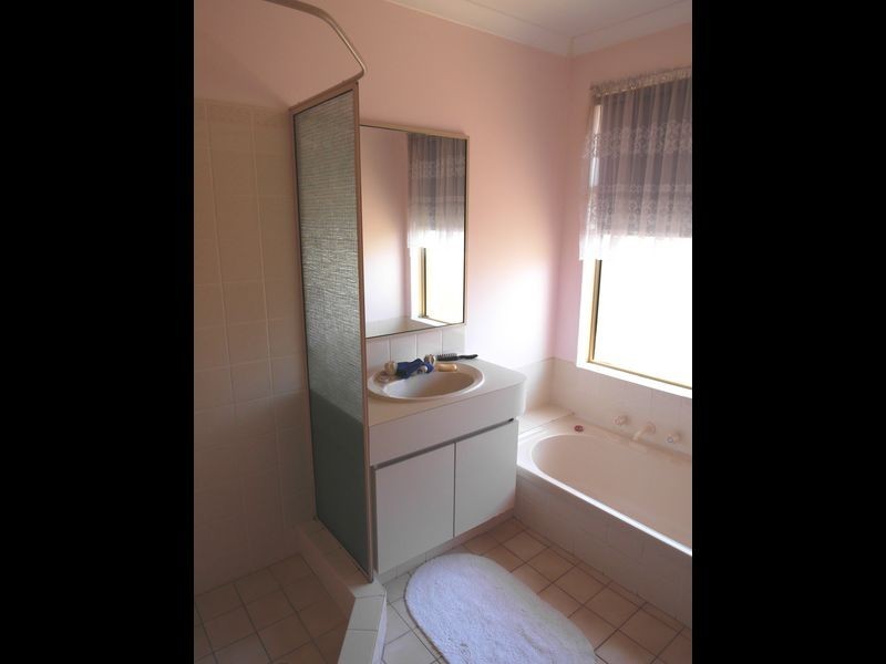 10 Piesse Place, Seville Grove WA 6112