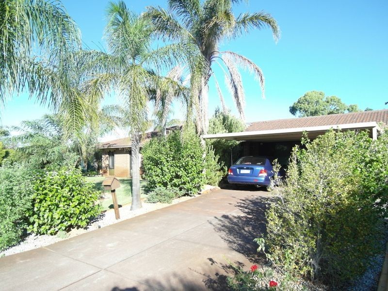 48 Shearwater Way, Gosnells WA 6110